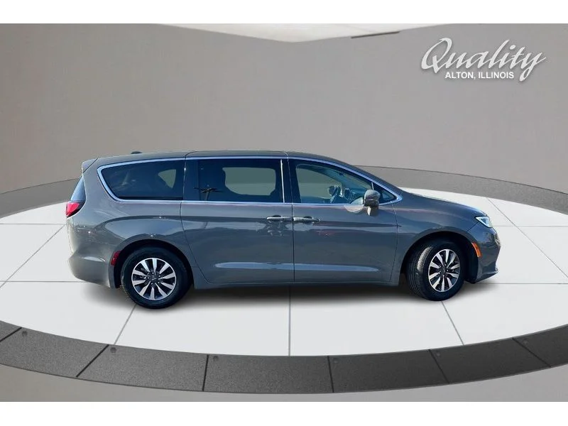 Used 2022 Ceramic Gray Clearcoat Chrysler Hybrid Touring L image 3
