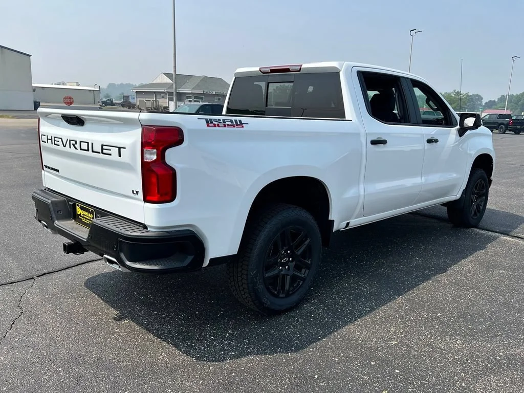 2026 Chevrolet Silverado 1500 LT Trail Boss - Photo 3