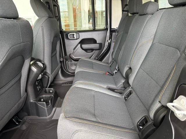 New 2026 Granite Crystal Metallic Clearcoat Jeep Sport S image 13