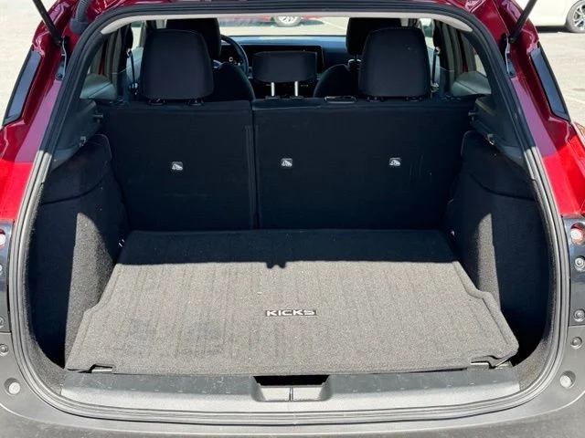 Used 2025 Scarlet Nissan SV image 7
