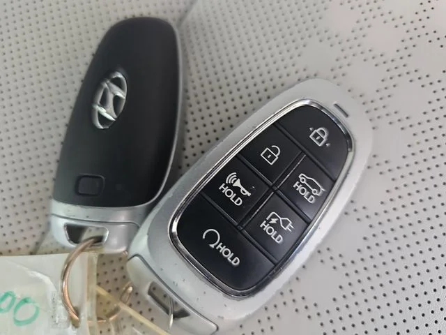 Used 2023 Gray Hyundai SEL image 34