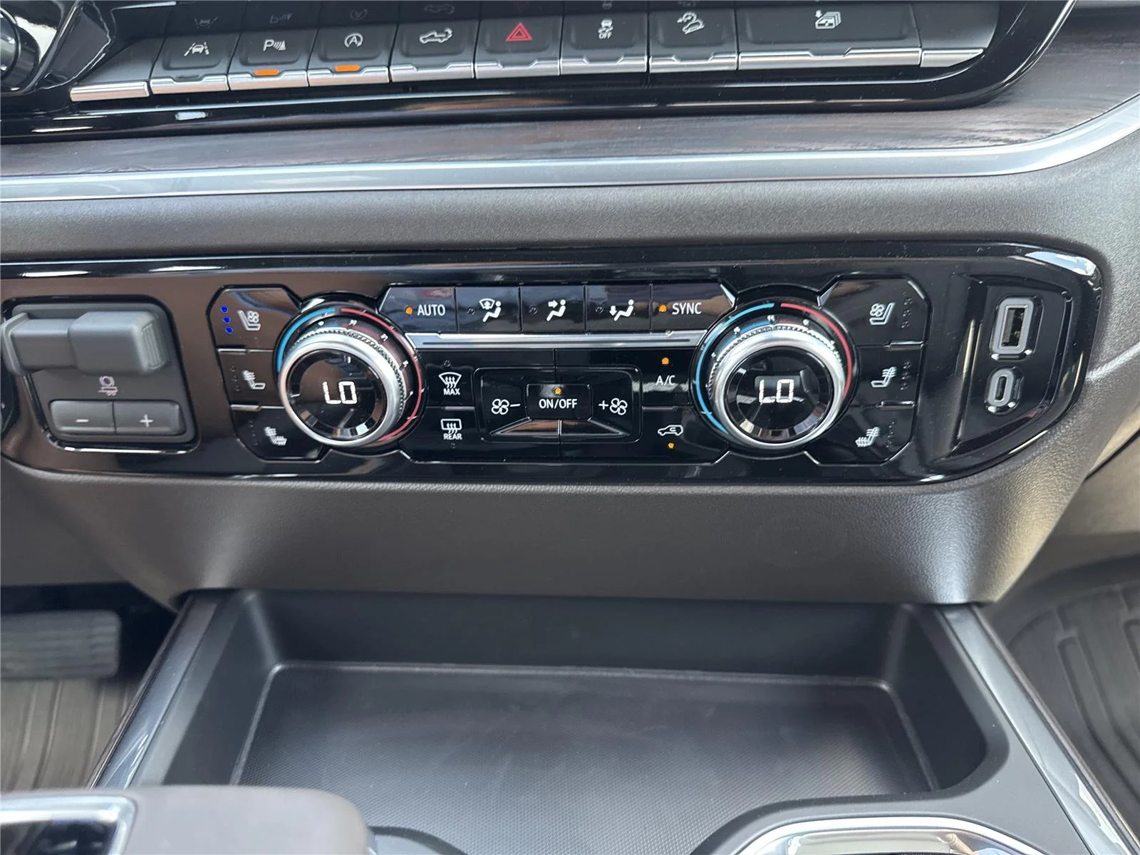 New 2026 Summit White GMC SLT image 27