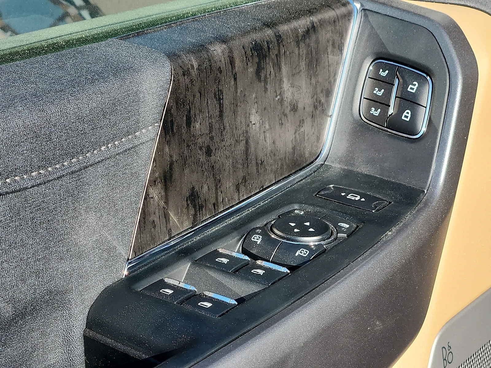 New 2026 Carbonized Gray Metallic Ford Lariat image 15