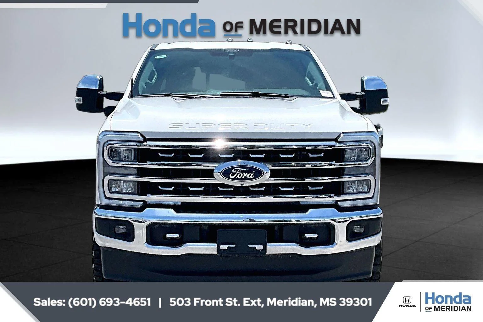 Used 2024 Star White Metallic Tri-Coat Ford LARIAT image 3