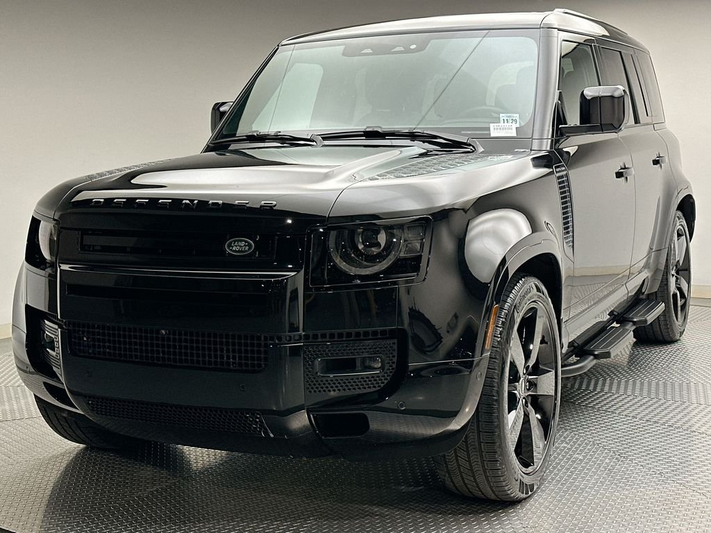 Used 2025 Santorini Black Metallic Land Rover X-Dynamic SE image 1