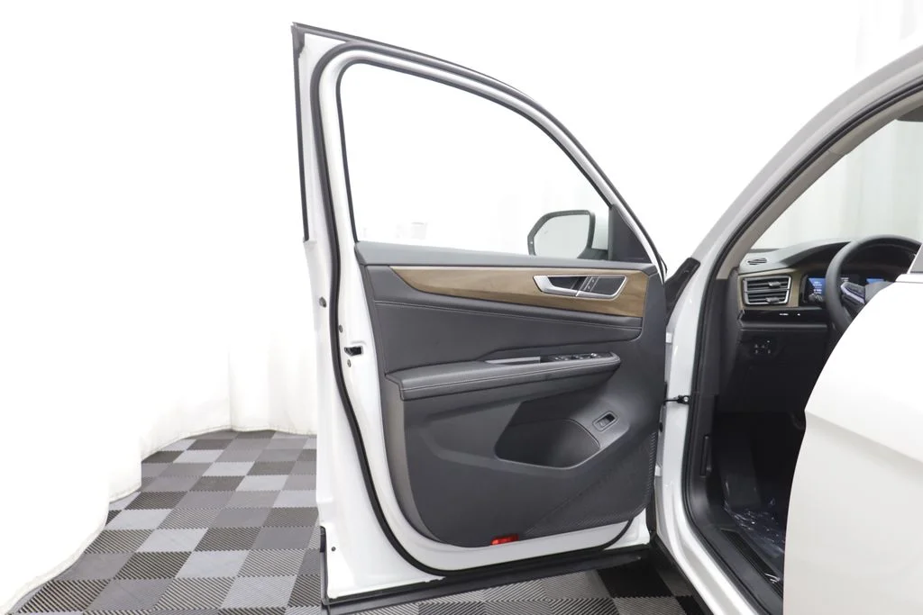New 2026 Opal White Volkswagen 2.0T SE w/Technology image 5