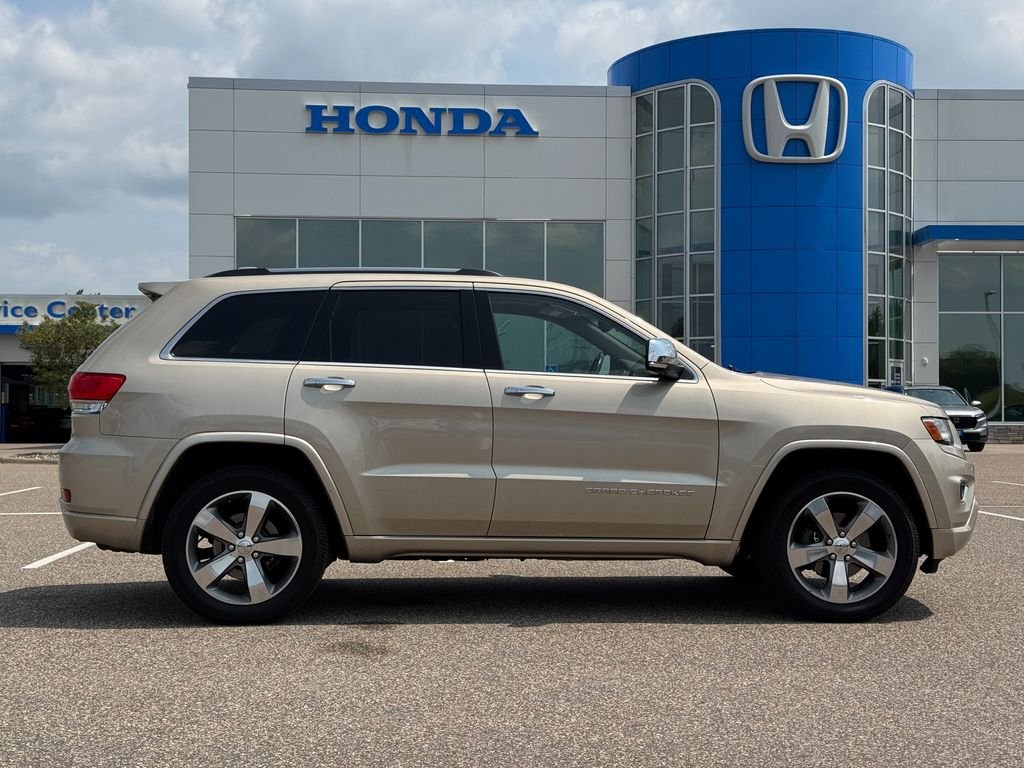 Used 2014 Cashmere Jeep Overland image 6