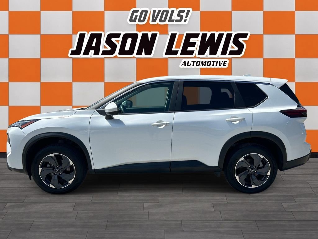 Used 2024 Everest White Pea Nissan SV image 7