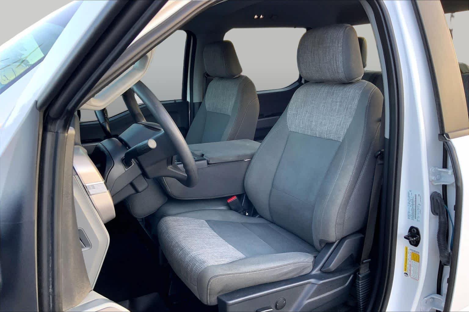 Used 2023 Oxford White Ford XLT image 8