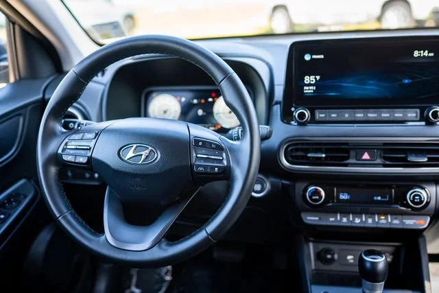 Used 2022 Thunder Gray Hyundai Limited image 6