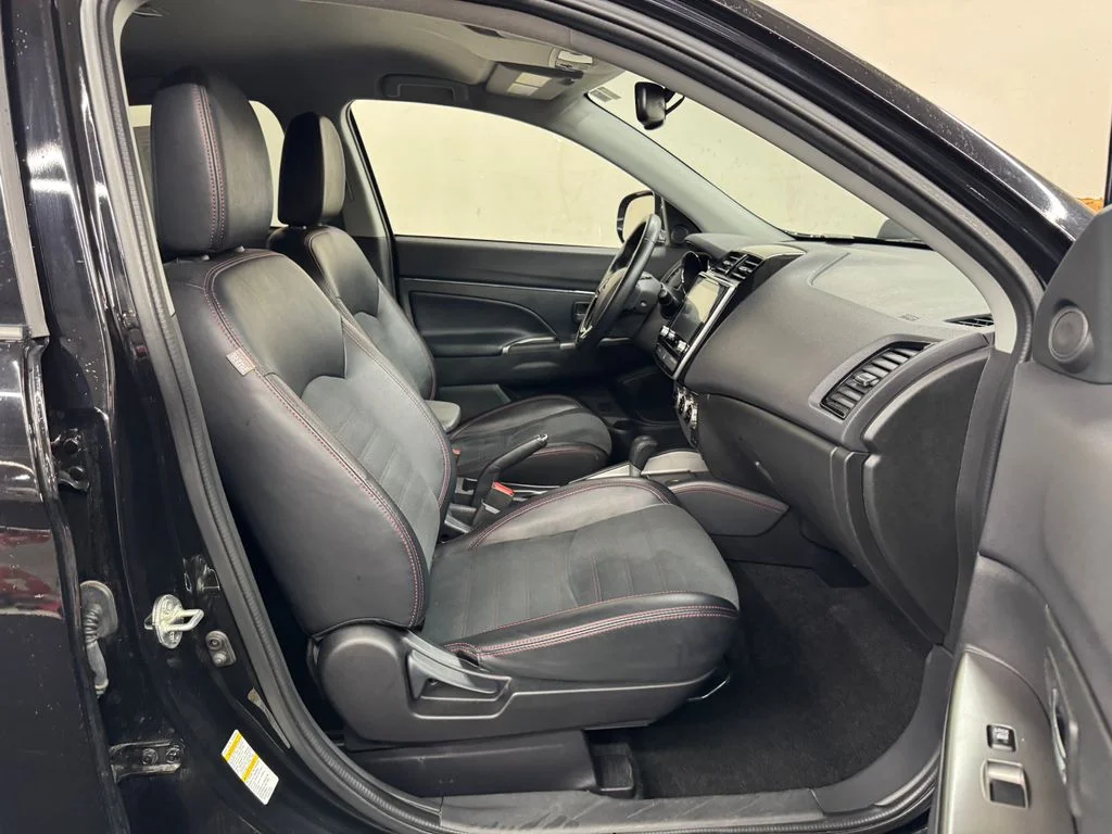 Used 2024 Black Mitsubishi 2.0 SE image 29