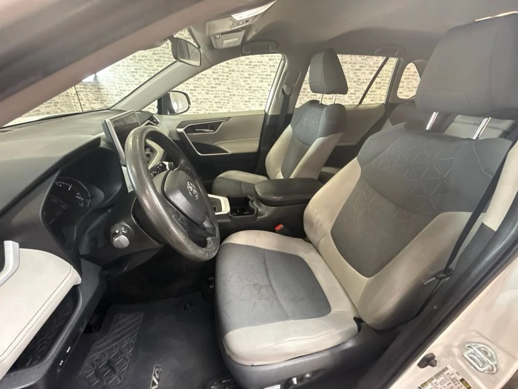 Used 2023 White Toyota XLE image 25