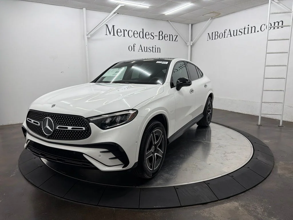 New 2027 White Mercedes-Benz GLC 300 image 3