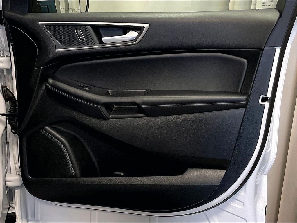 Used 2022 Oxford White Ford SEL image 12
