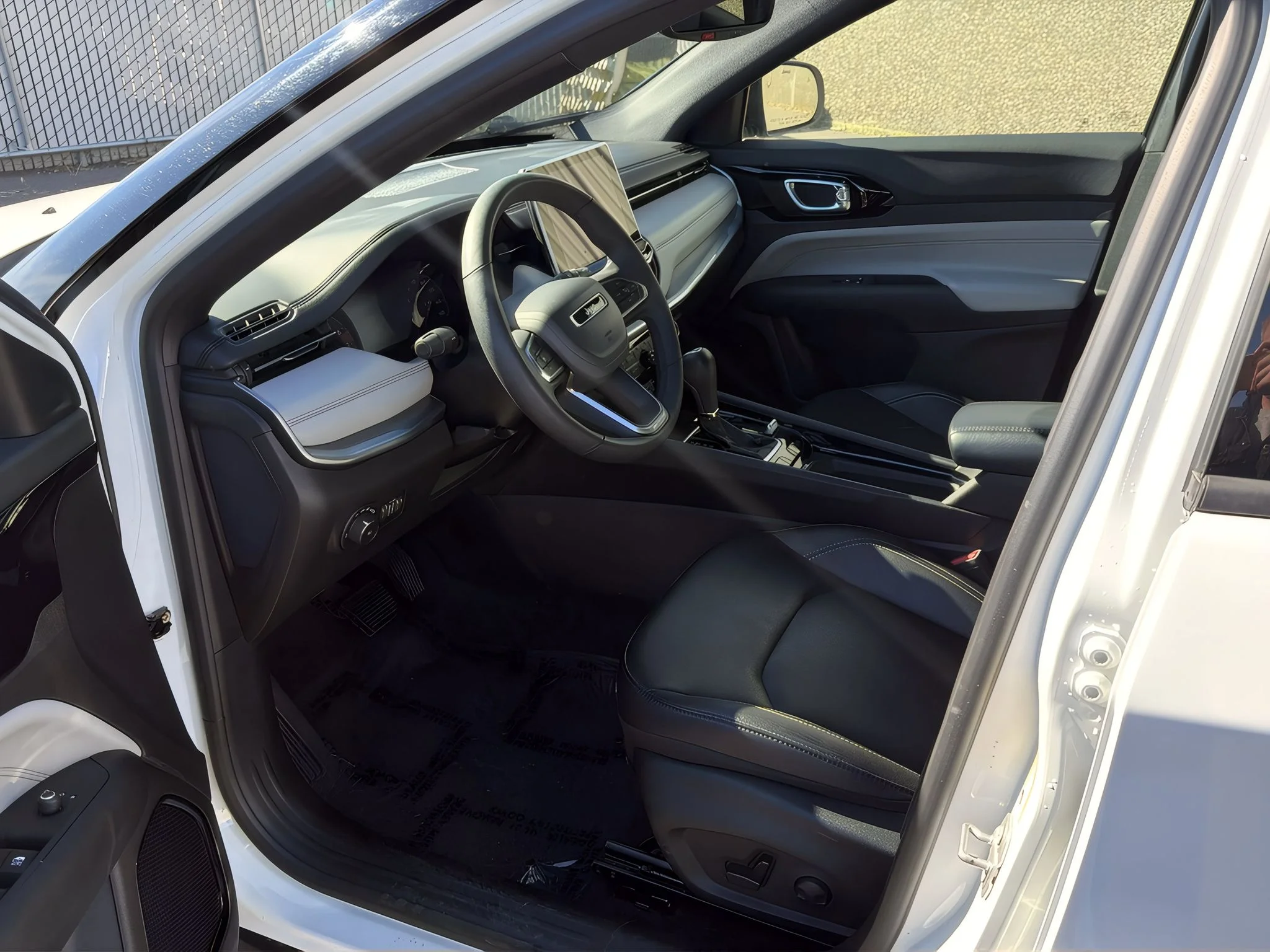 2025 Jeep Compass Limited - Photo 16