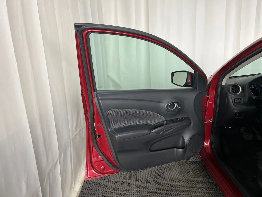 Used 2019 Red Nissan 1.6 SV image 16
