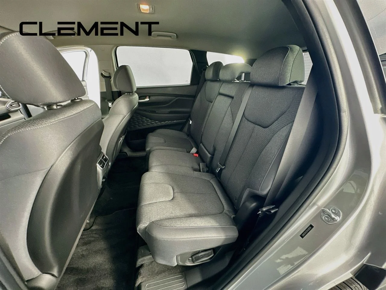 Used 2023 Shimmering Silver Pearl Hyundai SE image 30