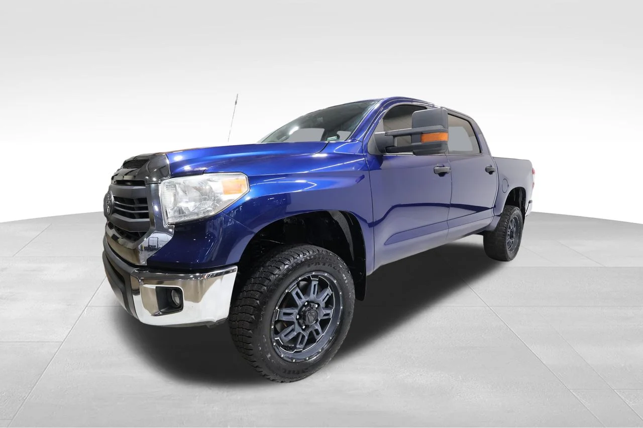 Used 2015 Blue Toyota SR5 image 7