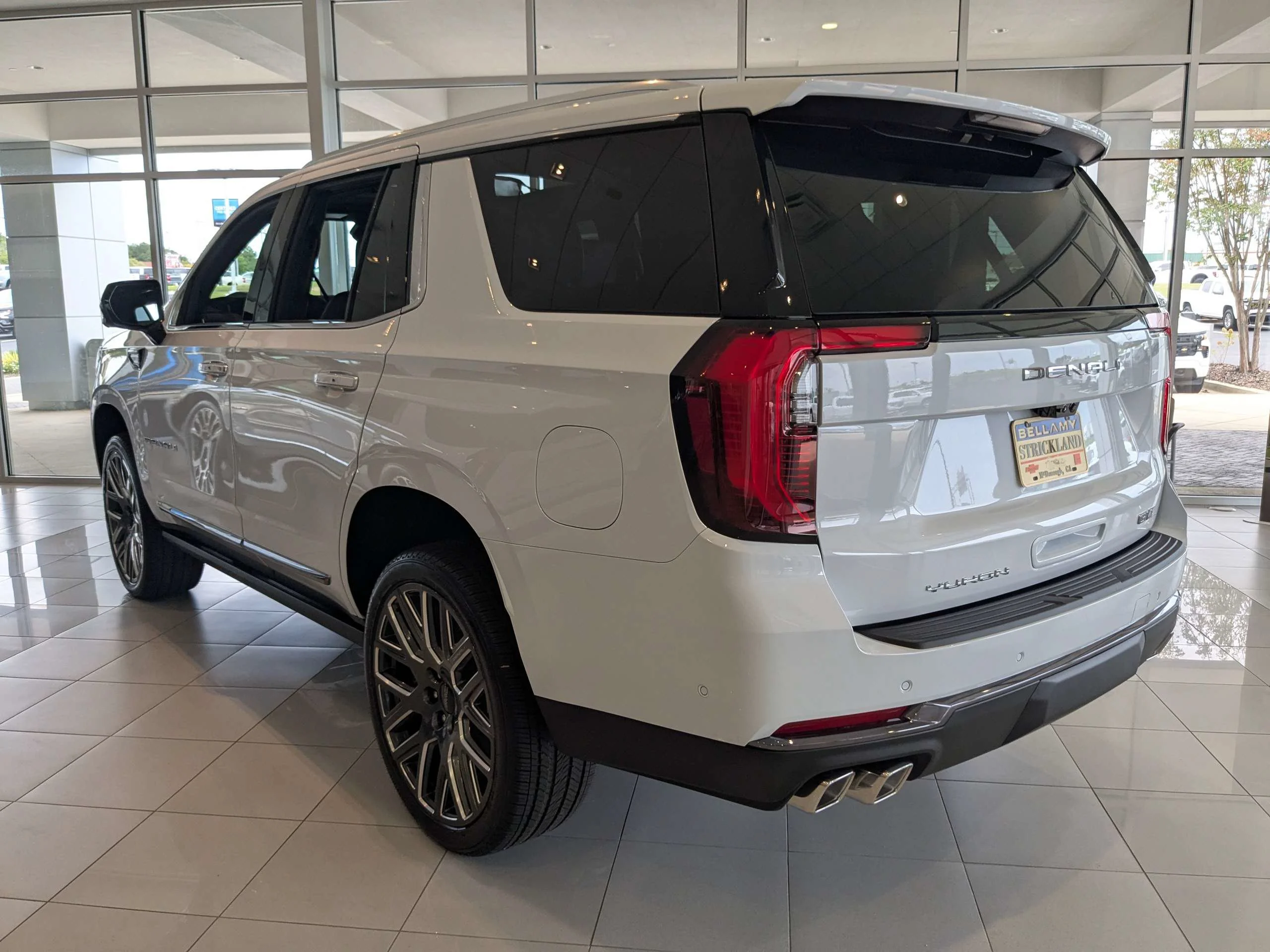 2027 GMC Yukon Denali Ultimate - Photo 8