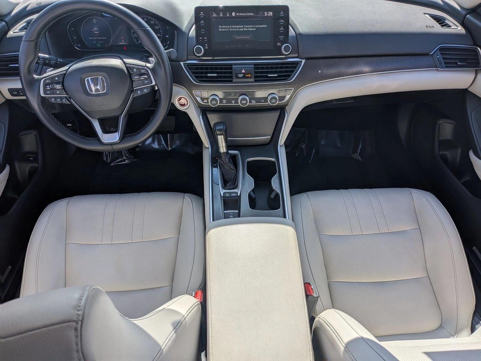Used 2018 White Honda Touring 1.5T image 14