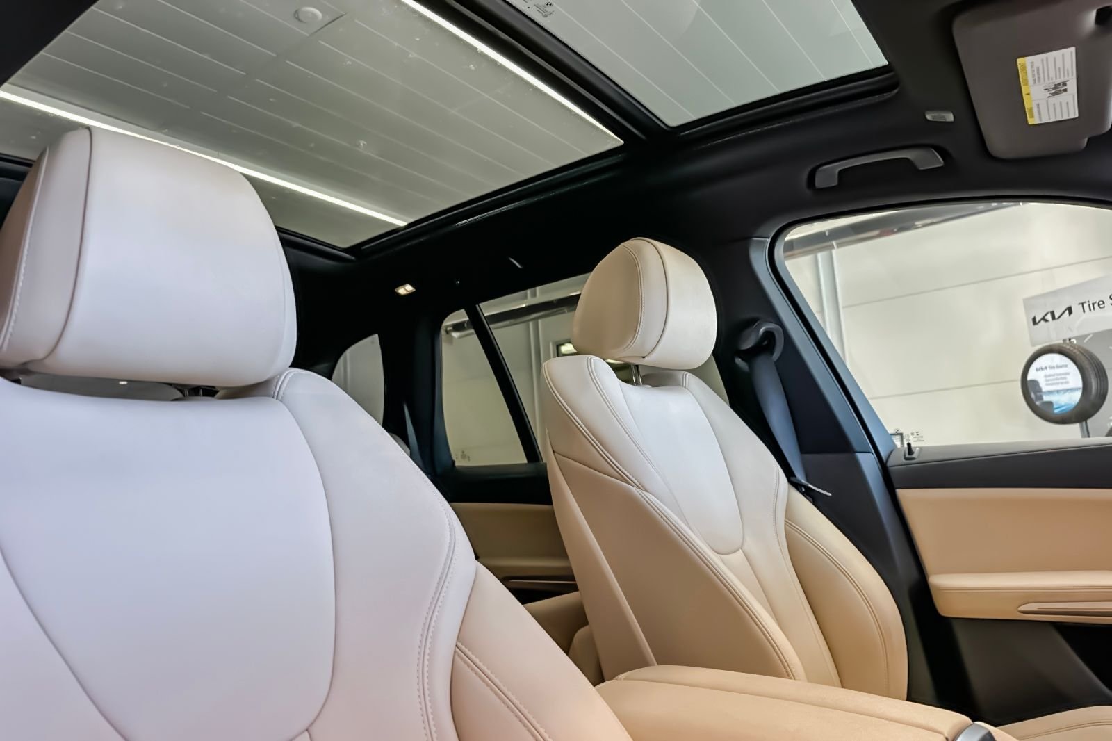 Used 2022 Gray BMW xDrive40i image 18