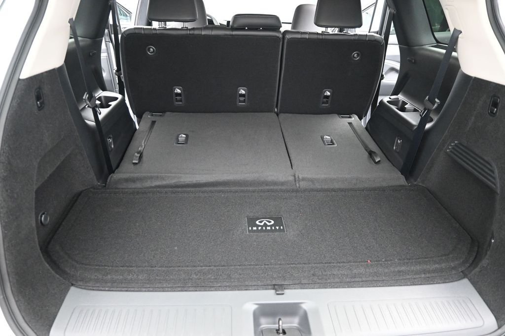 New 2027 RADIANT WHITE INFINITI Pure AWD image 11