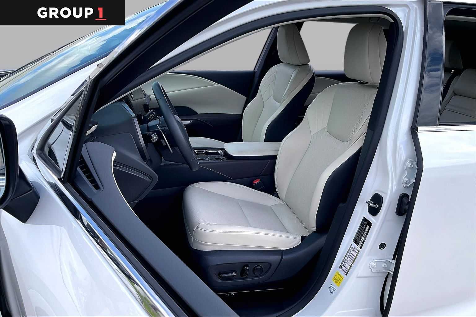 Used 2024 Eminent White Pearl Lexus  image 7