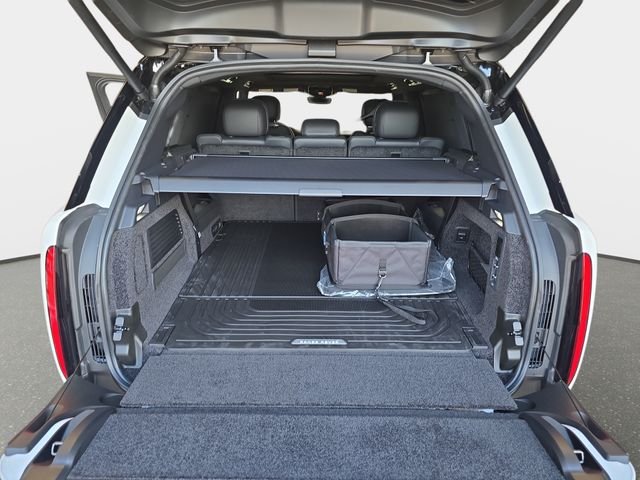 New 2026 Fuji White Land Rover SE LWB image 10