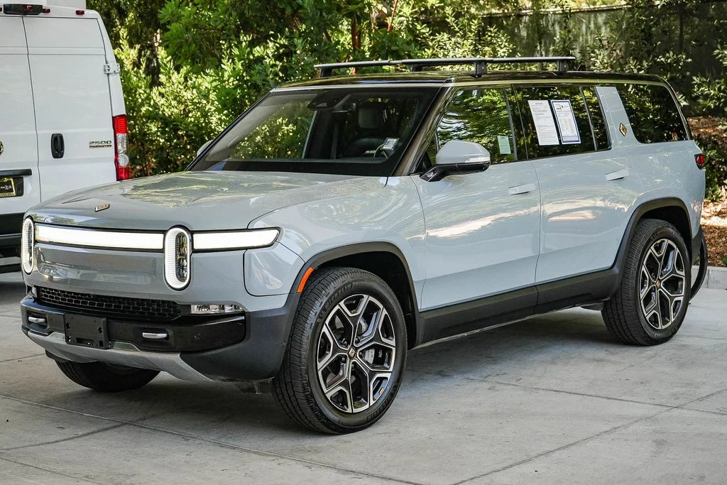 Used 2024  Rivian Adventure Dual Motor Perf Max Pack image 3