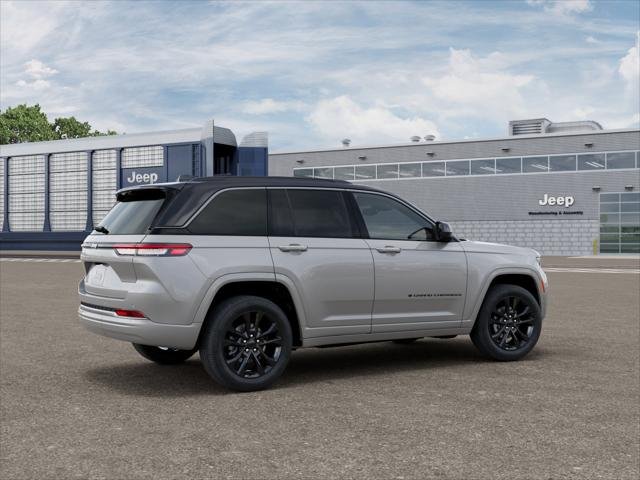 New 2026 Silver Zynith Exterior Paint Jeep Limited Reserve image 2
