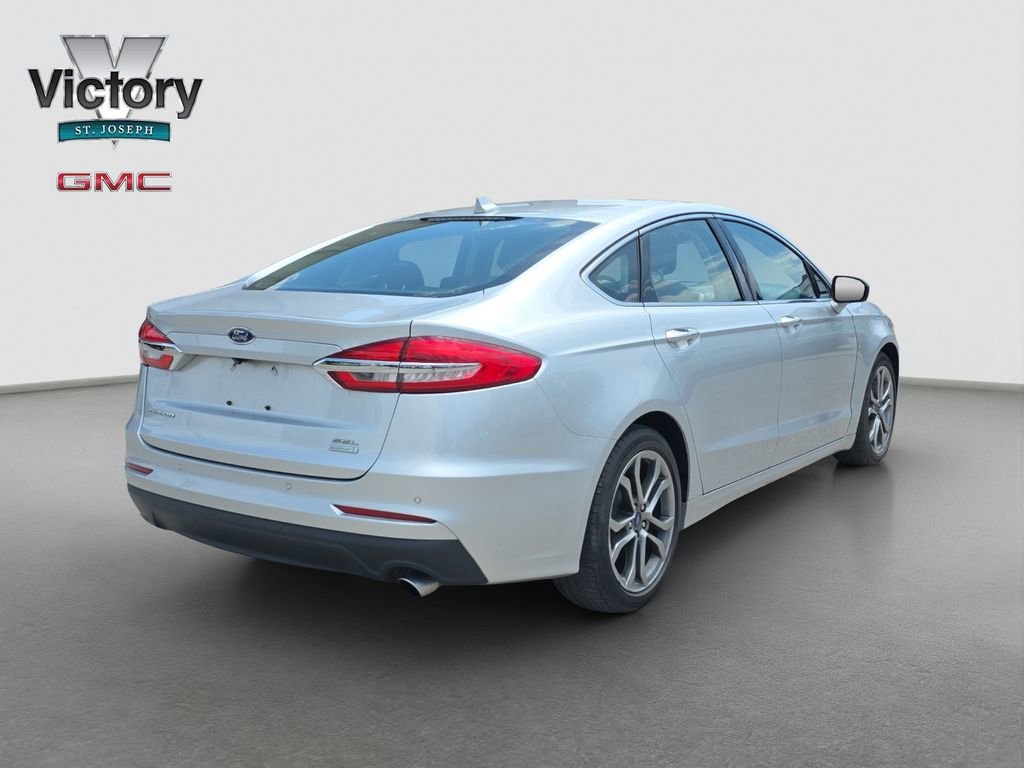Used 2019 Silver Ford SEL image 18
