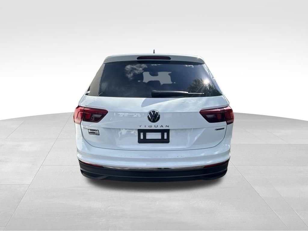 Used 2024 White Volkswagen 2.0T SE image 6