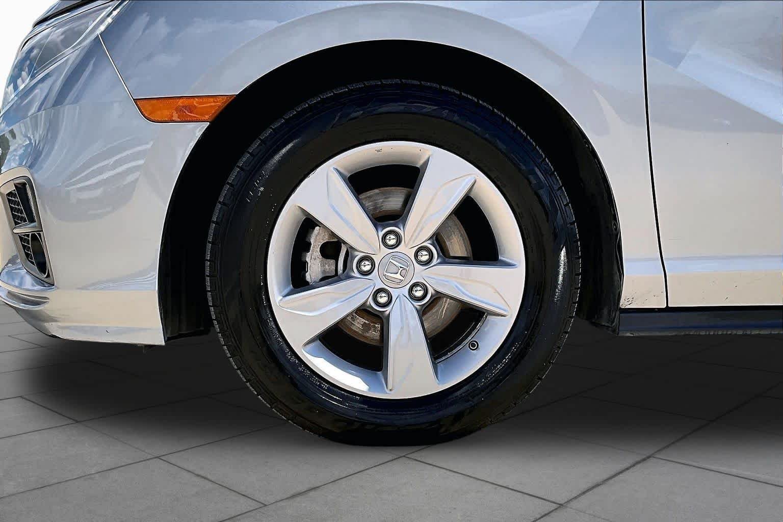 Used 2019 Lunar Silver Metallic Honda EX-L image 11