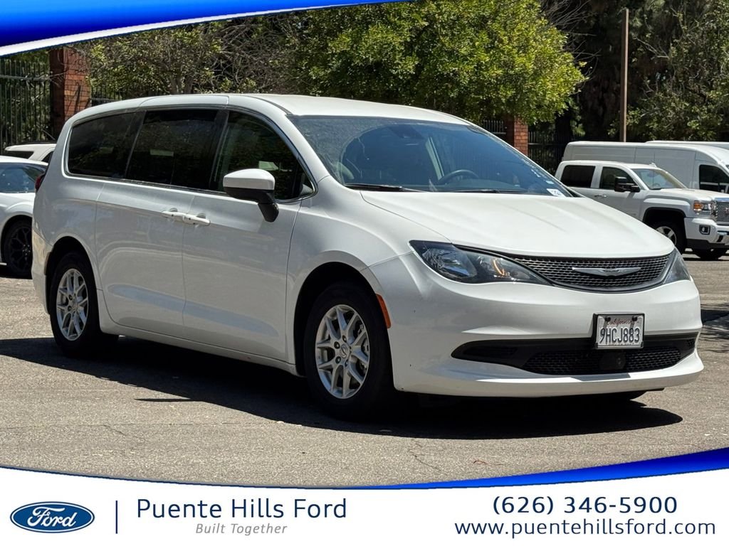 2023 Chrysler Voyager LX's photo