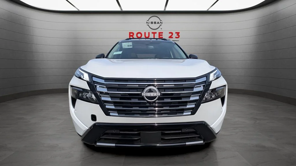 New 2026 White Nissan Platinum image 3