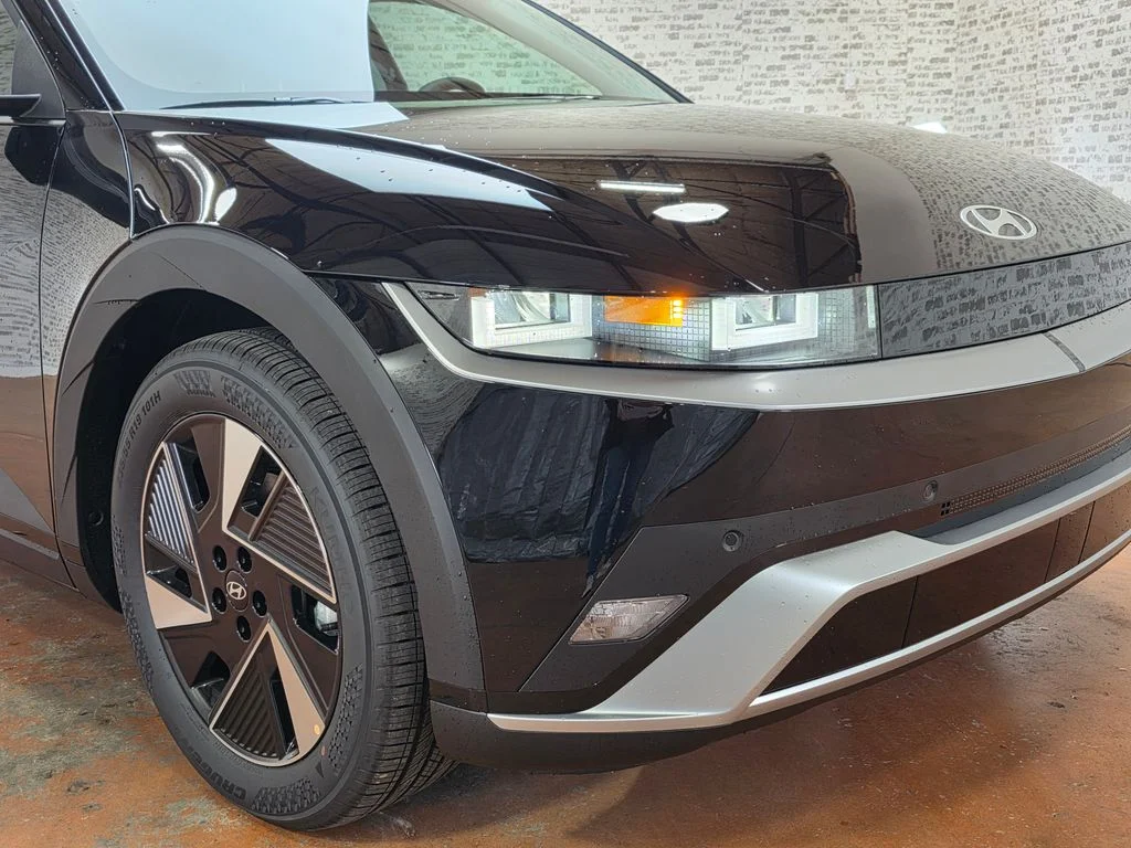 New 2026 Abyss Black Hyundai SEL image 8