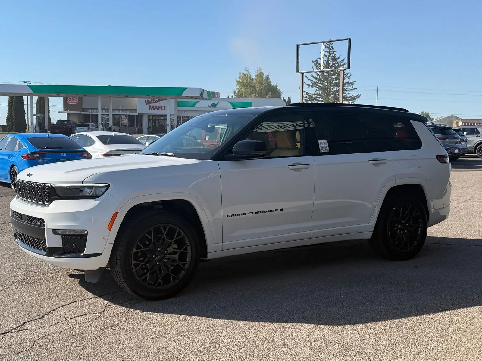 Used 2025 White Jeep Summit image 9