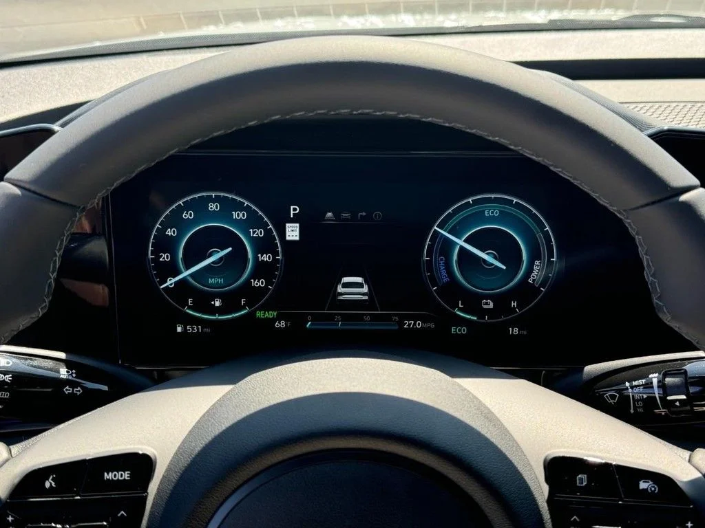 2025 Hyundai Elantra Limited - Photo 19