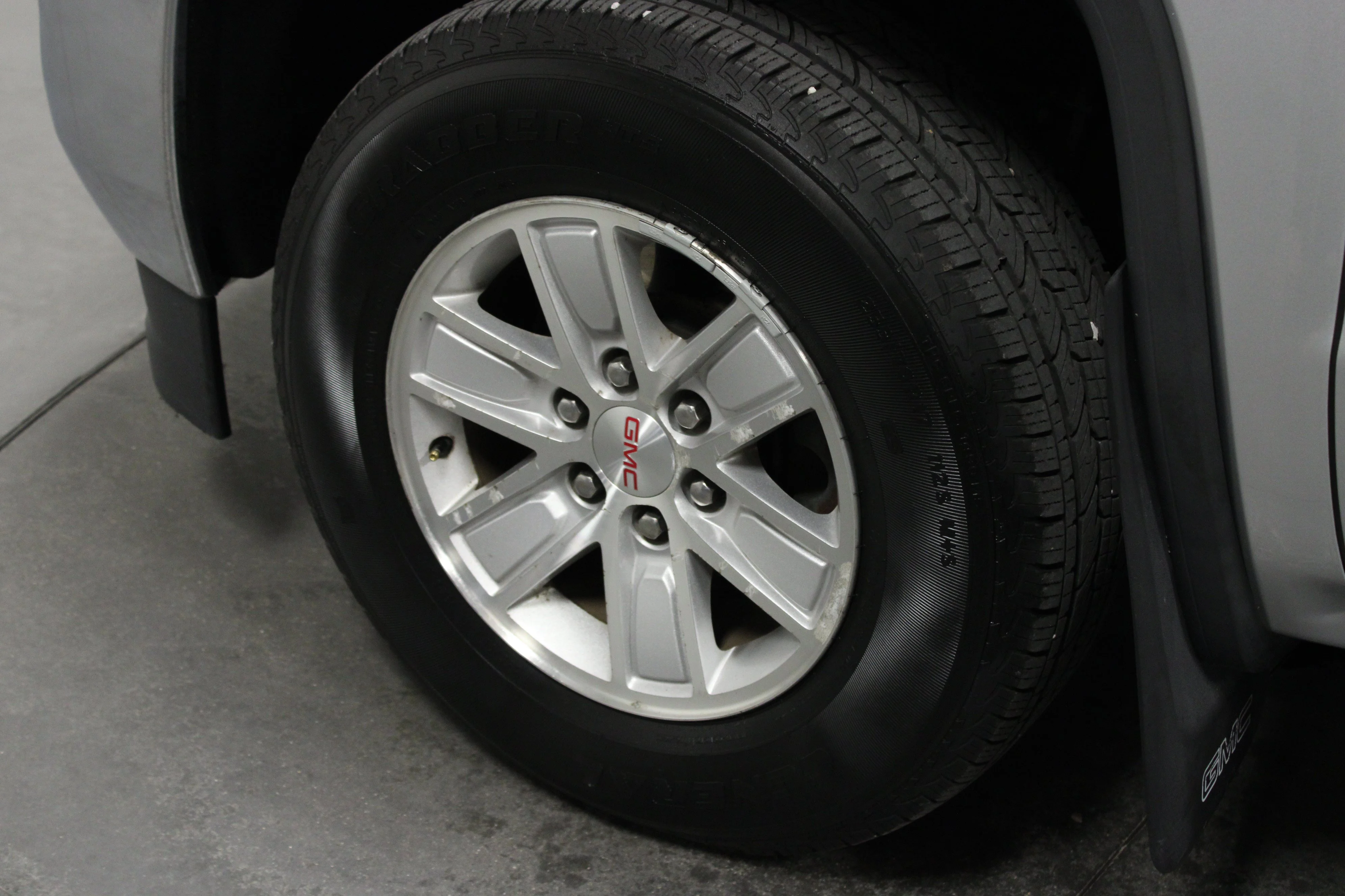 Used 2018 QUICKSILVER METALLIC GMC SLE image 10
