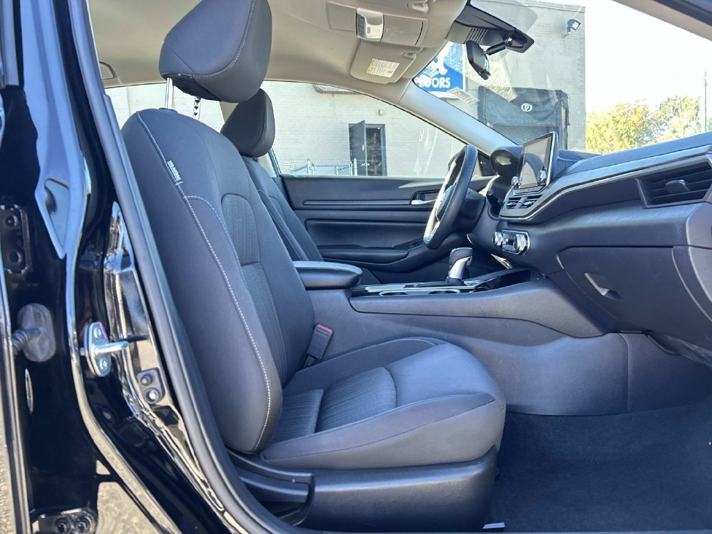 Used 2024 Black Nissan 2.5 SV image 17