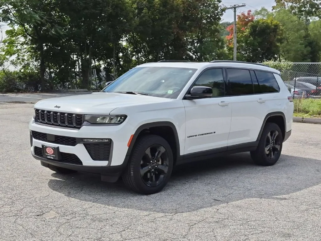 Used 2026 White Jeep Limited image 11