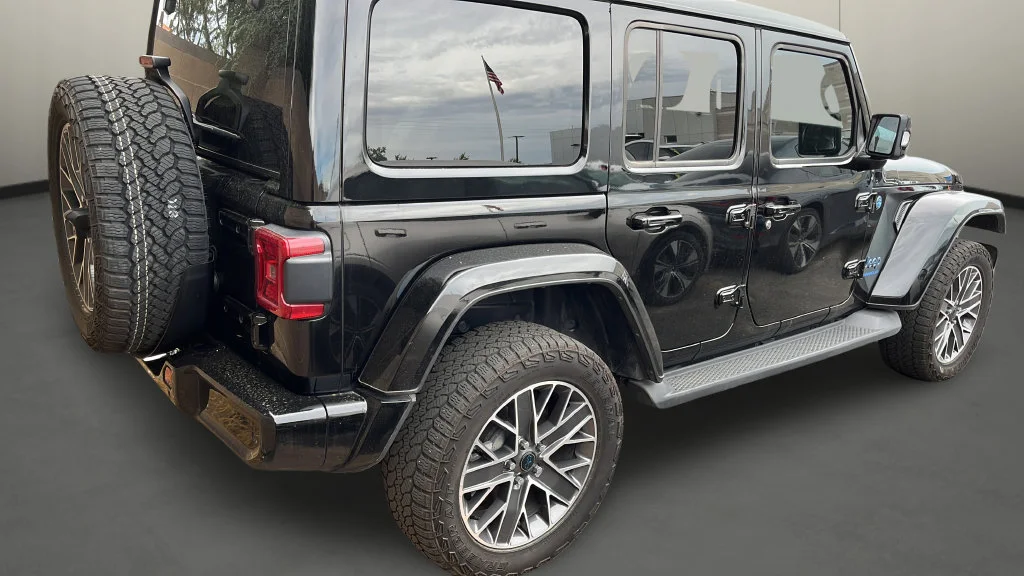 Used 2024 Black Jeep High Altitude 4xe image 6