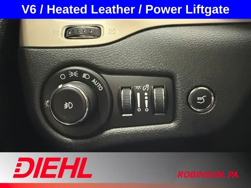 Used 2018 Blue Jeep Limited image 23