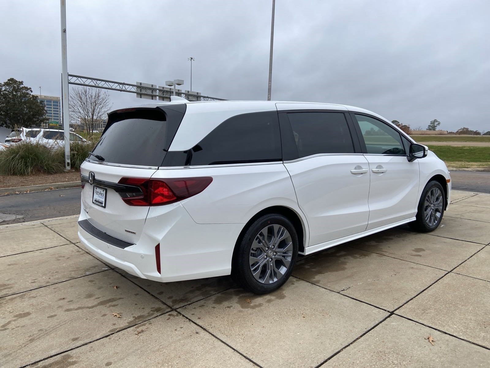 New 2026 Platinum White Pearl Honda Touring image 10