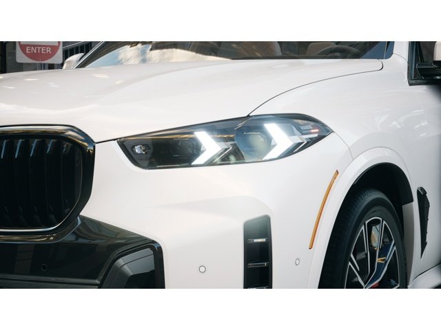 New 2026 Mineral White Metallic BMW xDrive40i image 6