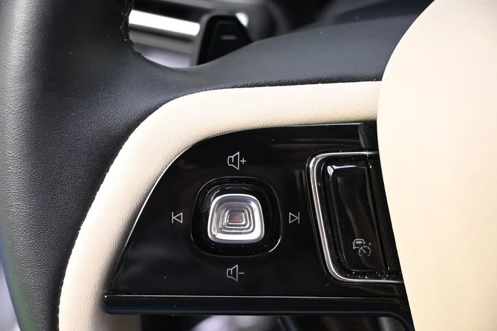 Used 2026 White Lincoln Premiere image 34