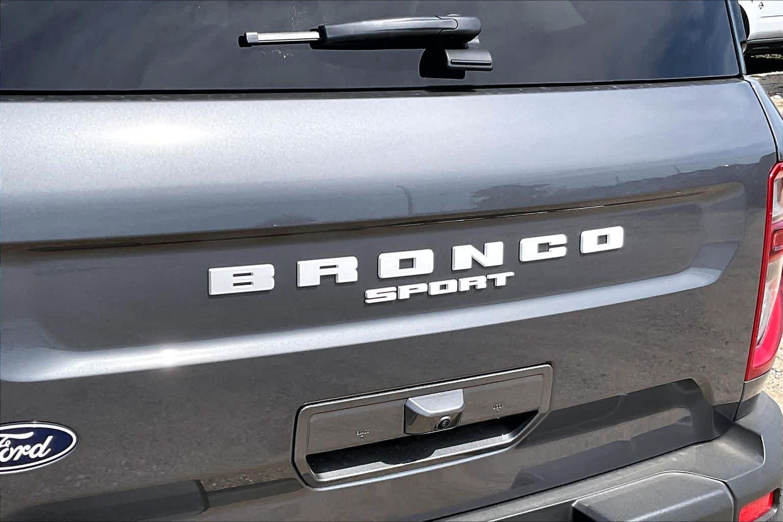 New 2026 Carbonized Gray Metallic Ford Outer Banks image 15