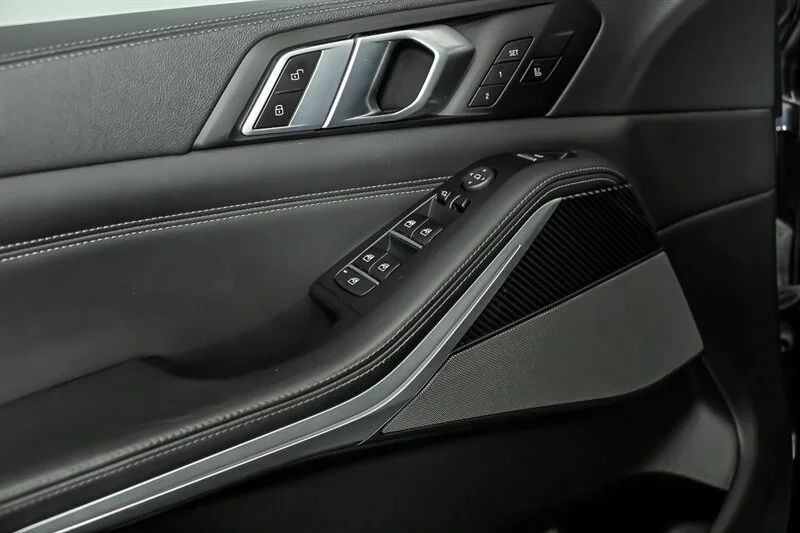Used 2022  BMW M50i image 13