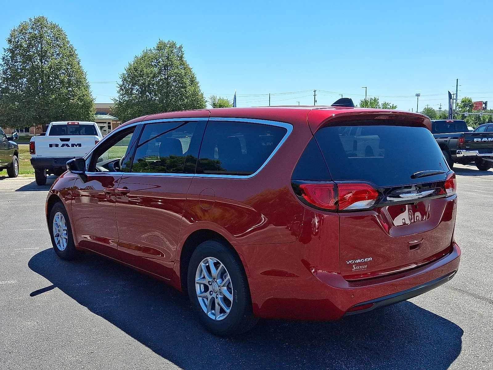 2026 Chrysler Voyager LX - Photo 6