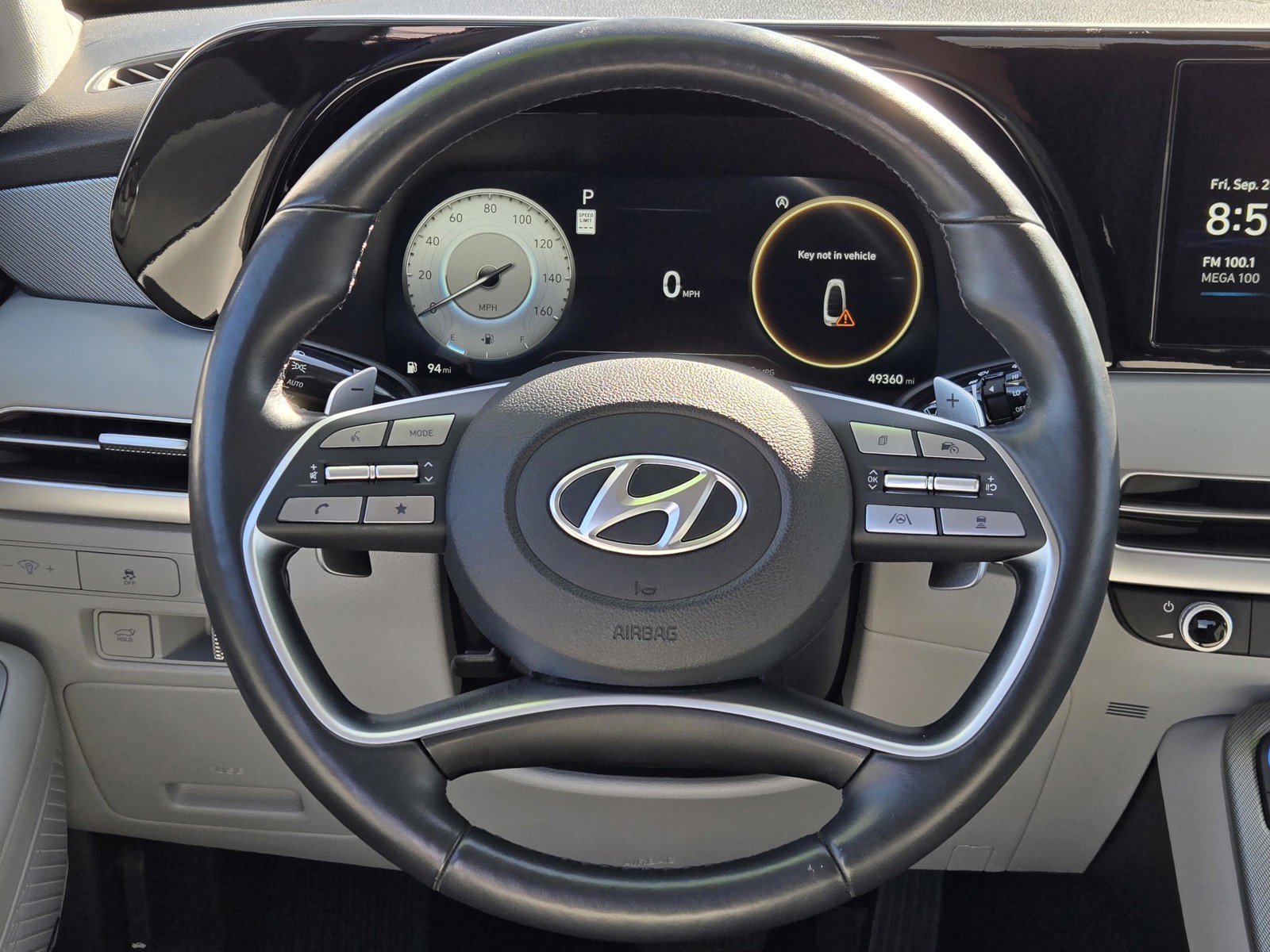 Used 2024 Moonlight Cloud Hyundai SEL 7P image 13